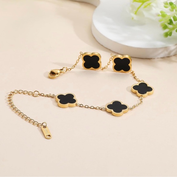 *Lucky 18k Gold PVD Plating Black Clover Bracelet - Picture 4 of 8